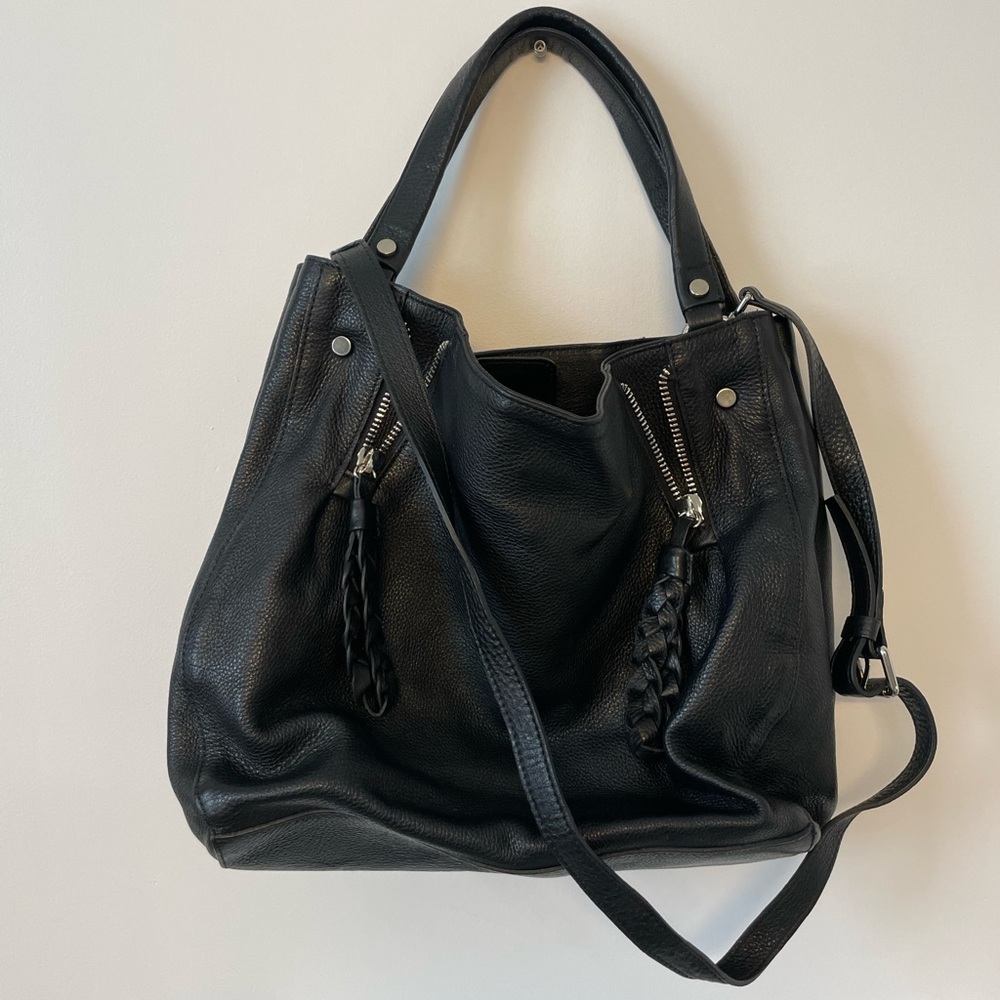 Elegant Black Leather Shoulder Bag